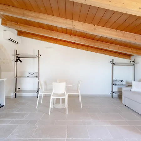 Palazzo Della Torre 202- Modern Historic Apartment *