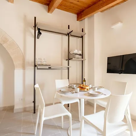 Palazzo Della Torre 202- Modern Historic Apartman
