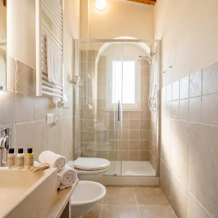 Palazzo Della Torre 202- Modern Historic Apartman